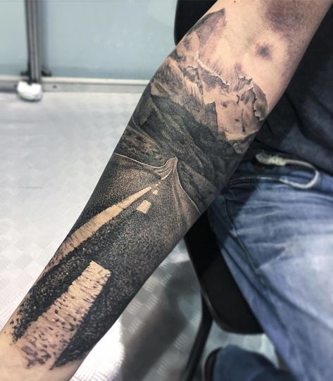 30+ Travel Tattoo Ideas That Will Make You Want To Pack Your Bags ASAP Wanderlust Tattoo Ideas, Tato Jam, Road Tattoo, Free Spirit Tattoo, Fernweh Tattoo, Tato Lengan Bawah, Tato Setengah Lengan, Natur Tattoo Arm, Truck Tattoo