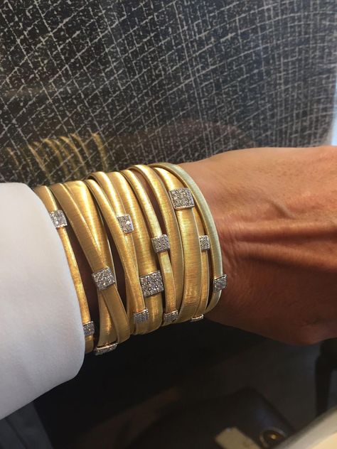 Marco Bicego Jewelry, Italian Gold Jewelry, Ring Man, Hand Design, Marco Bicego, Going For Gold, Bangles Jewelry Designs, Italian Jewelry, Gold Bracelets