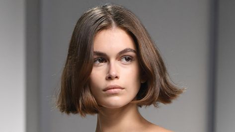 Italian bob haircut: the chic, '60s-inspired style explained | Woman & Home Thick Bob Haircut, Italian Bob Haircut, Italian Bob, Straight Bob Haircut, Kort Bob, Italian Hair, Honey Blonde Hair Color, Chic Short Hair, Bob Haircut For Fine Hair