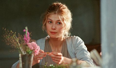 amélie on Twitter: "rosamund pike on the set of pride and prejudice is ethereal… " Darcy And Elizabeth, Jena Malone, Pride And Prejudice 2005, Jane Austin, Rosamund Pike, Carey Mulligan, Matthew Macfadyen, Myers Briggs Type, Colin Firth