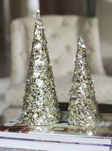 Foil Christmas Decorations, Christmas Balls Diy, Glitter Decorations, Diy Foil, Mason Jar Lanterns, Christmas Cones, Mini Lanterns, Pretty Trees, Cone Trees