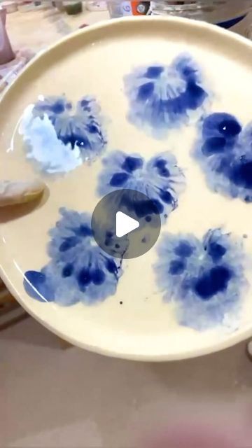 Ceramics Videos on Instagram: "Ceramic plate painting by @lucaceramica" Plate Glazing Ideas, Ceramic Plate Painting, Painting Pottery Plates, Ceramic Plates Designs, Ceramics Videos, Ceramic Plates Art, Plate Painting, Slab Ceramics, Painted Ceramic Plates