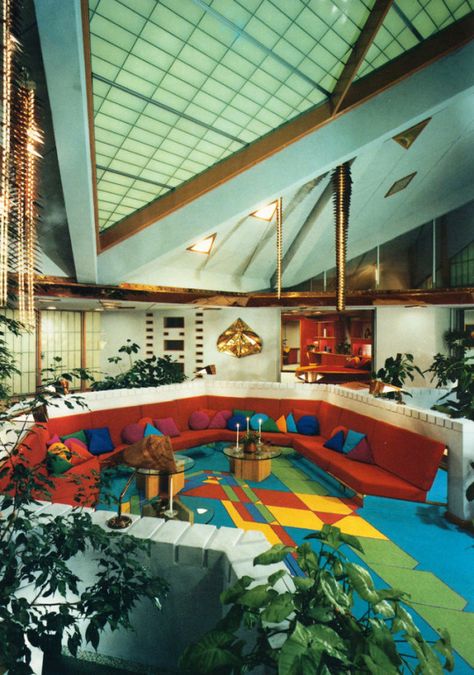 1970s Interior, 70s Architecture, 70s Living Room, 70s Interior Design, Funky Patterns, 70s House, 70s Interior, Retro Interior Design, Sunken Living Room