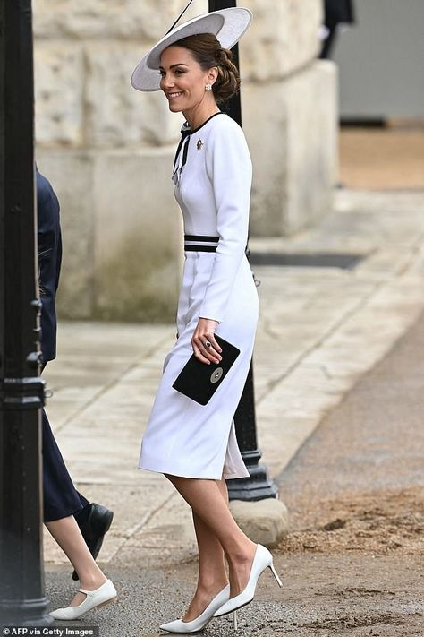 Windsor Family, Palace Balcony, Catherine Ii, Horse Guards Parade, Trooping The Colour, Horse Guards, Fashion Newsletter, Lady Louise Windsor, Diana Fashion