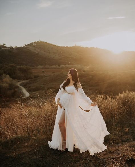 Long Dress Maternity Pictures, Boho Western Maternity Pictures, Wooded Maternity Photoshoot, Maternity Floral Photoshoot, Western Pregnancy Photoshoot, Single Mom Maternity Pictures, Desert Maternity Shoot, Maternity Shoot Black Women, Family Pregnancy Photoshoot