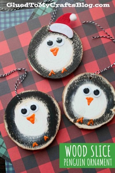 Wood Slice Penguin Ornament For The Tree - Glued To My Crafts - Let's Get Crafty! Wooden Ornament Ideas For Kids, Wood Slice Christmas Crafts, Classroom Holiday Crafts, School Holiday Crafts, Christmas Whimsy, 4h Projects, Christmas Arts, Penguin Decor, Christmas Teaching