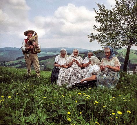 Polish Folklore, Poland Culture, Polish Culture, Polish Heritage, Polish Traditions, Costumes Around The World, Polish Folk Art, Tatra Mountains, Polish Folk