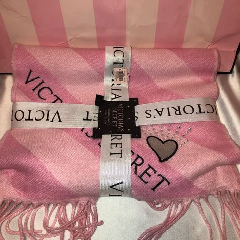 This Victoria Secret Scarf Is So So Soft! Perfect For The Holidays! Victoria Secret Christmas, Vision Board Success, Cute Pjs, Girly Room, Pink Collection, Victoria Secret Fashion, Ghost Faces, Victoria Secret Fashion Show, Fitness Workout For Women