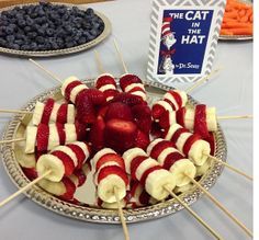 Comidas Para Baby Shower Ideas, Fingerfood Baby, Baby Shower Food For Girl, Book Food, Fruit Platter Designs, Fruit Kabobs, Kid Desserts, Fruit Arrangements, Shower Food