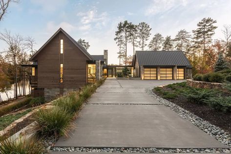 Stone Lake House Exterior, Walk Out Basement House Plans, Rustic Modern Lake House, House With Nature, Lake House Exterior, House On The River, Contemporary Lake House, Riverfront Home, Waterfront House