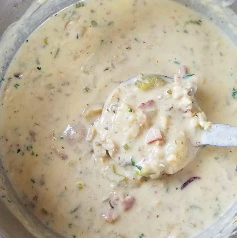 Brattens Famous Clam Chowder, Ina Garten Clam Chowder Recipe, Authentic New England Clam Chowder, Creamy Soup Recipe, Boston Clam Chowder Recipe, Thick Clam Chowder Recipe, Ivars Clam Chowder Recipe, Clam Chowder Recipe New England, Best Clam Chowder Recipe