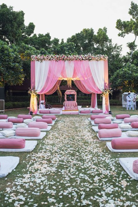 An Intimate Anand Karaj With Tones Of Pink & Purple Anand Karaj Outdoor, Outdoor Anand Karaj, Anand Karaj Decor, Sikh Wedding Decor, Seating Arrangement Wedding, Divine Union, Lanterns Hanging, Hall Decoration, Anand Karaj