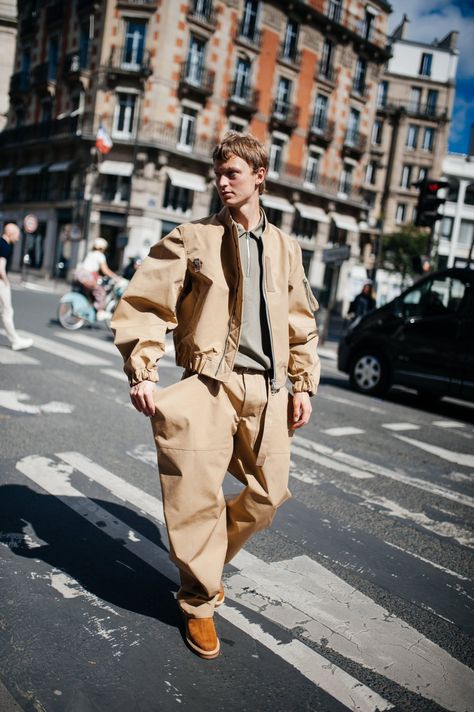 Street style at Paris Fashion Week Men’s Spring 2025 Paris Fashion Week 2024 Street Style, Mens Street Style Spring, Milan Fashion Week Men, Mens Fashion Week Street Style, Paris Fashion Week Men, Street Style Photos, Spring 2025, The Best Street Style, Best Street Style