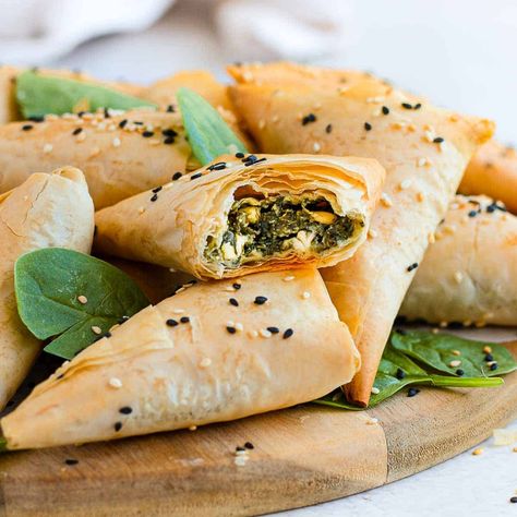 Spanakopita Triangles Recipe, Spanakopita Triangles, Zucchini Pommes, Filo Dough, Slow Cooker Meat, Phyllo Dough Recipes, Tofu Feta, Greek Appetizers, Meat Sauce Recipes