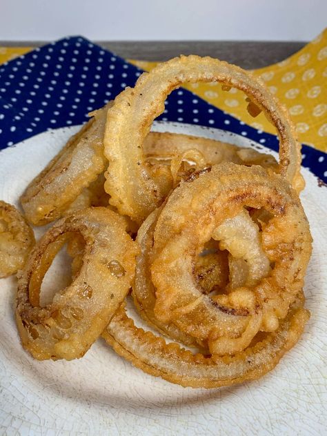 Onion Rings Batter Recipe, Onion Rings Recipe Easy, Onion Ring Batter, Fried Onion Rings Recipe, Fried Onions Recipe, Battered Onion Rings, Homemade Onion Rings, Beer Battered Onion Rings, Onion Rings Recipe