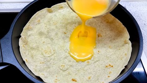 Egg Tortilla, Breakfast Tortilla, Breakfast Burrito, Tortilla Recipe, Tortilla Wraps, Egg Breakfast, Breakfast Recipes Casserole, Breakfast Brunch Recipes, Omelet