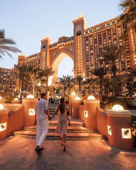 Palm Atlantis Dubai, Atlantis The Palm Dubai Aesthetic, Dubai Aesthetic Photography, Dubai Photo Ideas, Atlantis Hotel Dubai, Dubai Pics, Dubai Picture Ideas, Dubai Atlantis, Atlantis The Palm Dubai