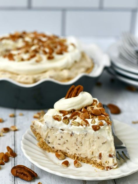 Easy Cream Pie Recipes, Pecan Cream Pie Recipe, Pecan Cream Pie, Yummy Fall Desserts, Easy Cream Pie, Mini Pie Recipes, Pumpkin Crunch Cake, Southern Thanksgiving, Graham Cracker Crust Pie