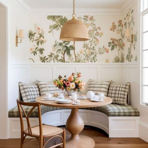 Breakfast Nook Cottagecore, Living Dinner Room Small Spaces, Dining Room Guest Room Combo, French Breakfast Nook, Bay Window Breakfast Nook Ideas, Breakfast Nook Ideas Bay Window, Dining Room Cottage, Dining Room And Breakfast Nook, Modern Cottage Decor