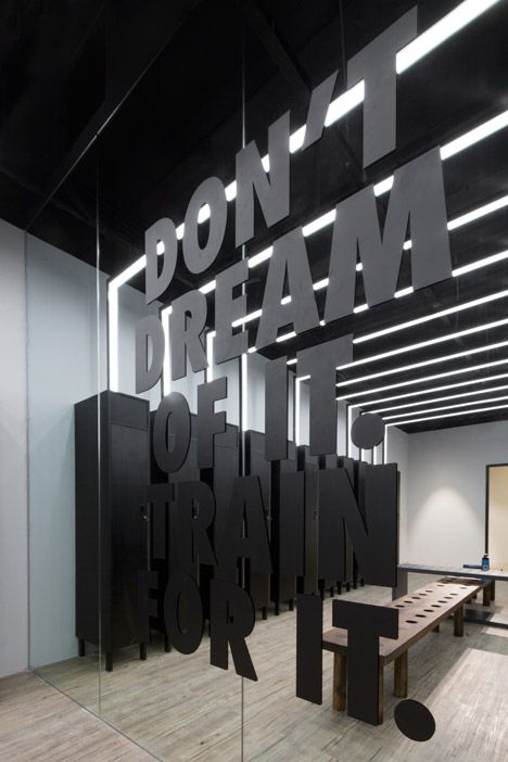 Coordination Asia uses neon to transform a gallery for Nike Boutique Gym, Gym Design Interior, Gym Interior, Home Gym Decor, Plafond Design, Home Gym Design, Gym Room, Gym Decor, Gym Design