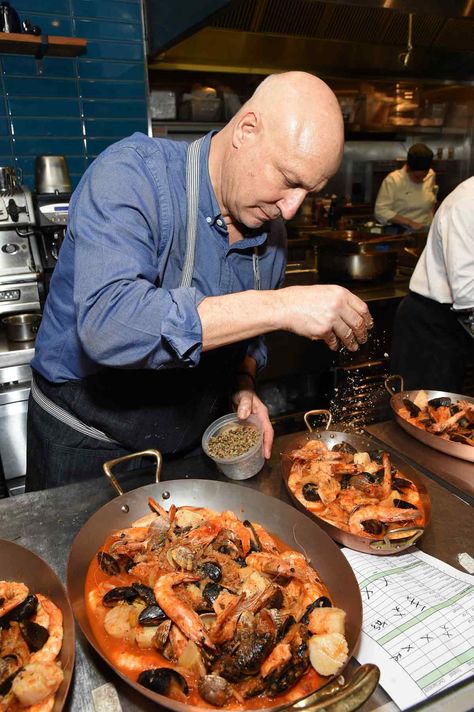 Follow Chef Tom Colicchio's step-by-step seafood cioppino recipe with his video. Holiday Seafood Recipes, Thanksgiving Pumpkin Recipes, Bouillabaisse Recipe, Seafood Cioppino, Cioppino Recipe, Seafood Stew Recipes, Seafood Soup Recipes, Beef Brisket Recipes, Delicious Seafood Recipes