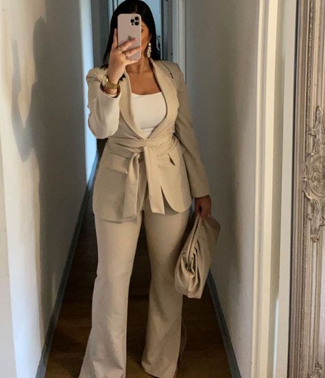 𝒩𝐼𝒮𝑅𝐼𝒩𝐸 on Instagram: “Wedding outfit🤍✨ Mon ensemble vient d’une boutique indépendante de ma ville Mais il est disponible en plusieurs coloris chez…” Neat Casual Outfits, Classy Winter Outfits, Latina Fashion Outfits, Mode Zara, Hijab Trends, Winter Fashion Outfits Casual, Stylish Work Attire, Professional Outfits Women, Business Outfits Women