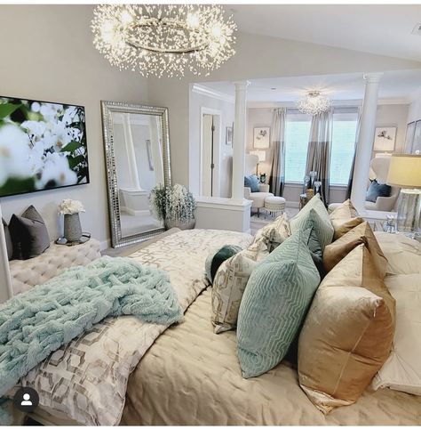 Bedroom Pallet, Glam Bedroom Decor, Luxury Bedroom Decor, Luxury Room Bedroom, Glam Bedroom, Classy Bedroom, Future Apartment Decor, Luxurious Bedroom, Luxury Rooms