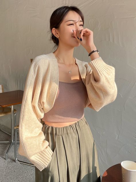 Ootd Cardigan Crop, Cropped Cardigan Outfit, Crop Cardigan Outfit, Ootd Cardigan, White Cropped Cardigan, Cropped Outfits, Plain Cardigan, Crop Cardigan, Cardigan Outfits