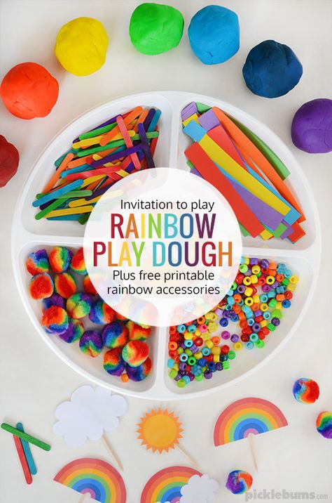 Rainbow Play Dough! A perfect spring craft for preschooler and toddlers while working on their colors! Playdoh Tray, Playdough Center, Play Dough Party, Rainbow Playdough, Play Dough Invitation, Rainbow Science, Playdough Party, Dough Ideas, Diy Frühling