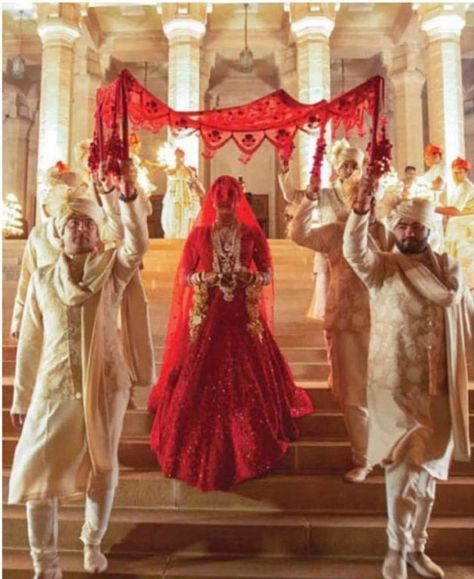 Priyanka Chopra Wedding, Bridal Entry, Minimalistic Decor, Bride Entry, Hindu Wedding Ceremony, Pengantin India, Celebrity Bride, Hindu Ceremony, Sabyasachi Lehenga