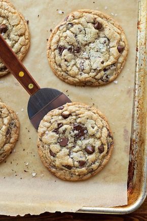 What's better than chocolate chip cookies? Fresh baked chewy XL browned butter chocolate chip cookies! They're they best! Browned Butter Chocolate Chip Cookies, Brown Butter Chocolate Chip Cookies, Browned Butter, Warm Chocolate, Best Chocolate Chip Cookie, Keto Food, Cookie Art, Brown Butter, Cookies Recipes Chocolate Chip