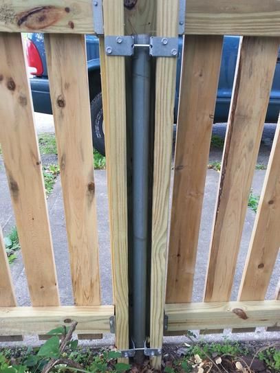 Transforming a 4ft chain link Fence into a Privacy Fence – CONFIDENT TO DIY Galvanized Fence Post, Steel Fence Posts, Wood Fence Post, Diy Backyard Fence, Metal Fence Posts, Diy Privacy Fence, Wood Fence Design, Privacy Fence Designs, Galvanized Pipe