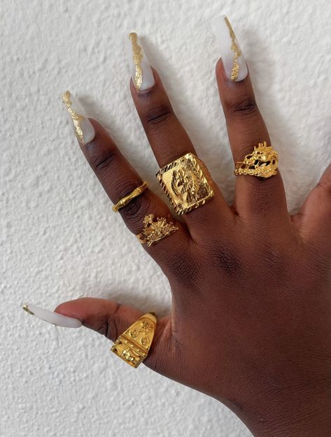 Chunky Gold Jewelry Black Women, Gold Rings Black Women, Maximalist Jewelry, Dope Jewelry Accessories, Vintage Jewellery Rings, Real Gold Jewelry, Jewelry Accessories Ideas, Dope Jewelry, Chunky Jewelry