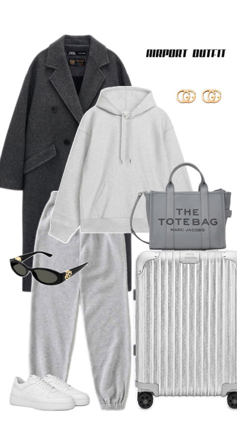 Sweat set Sweat Set Outfits, Comfy Airport Outfit, Comfortable Travel Outfit, Airport Travel Outfits, Airplane Outfits, Smart Casual Work Outfit, Stylish Mom, Sweat Set, Casual Work Outfits