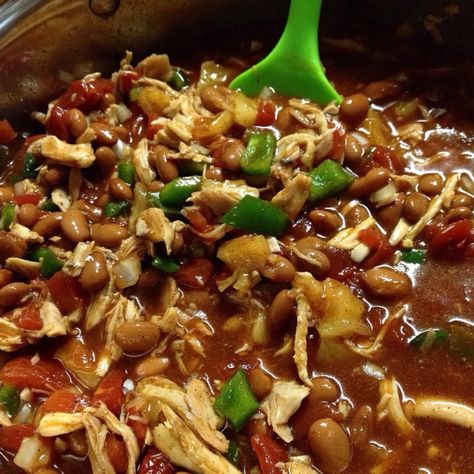 Hawaiian Chili Recipe, Hawaiian Pineapple Chicken, Pineapple Chili, Hawaiian Chili, Thrifting Diy, Pineapple Chicken Recipes, Everyday Dinners, Chili Cookoff, Chicken Chili Crockpot