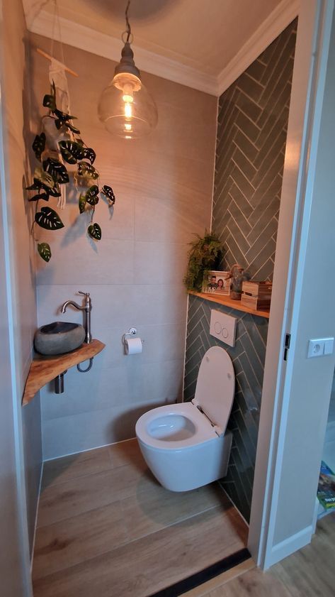 Small Toilet Room Tile Ideas, Animal Crossing Bathroom Ideas, Adopt Me Bathroom Ideas, Adorable Home Bathroom, Tub And Shower Bathroom, Acnh Bathroom Ideas, Boho Toilet, Animal Crossing Bathroom, Mini Wc