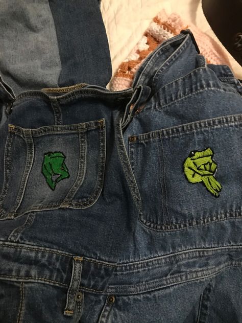 @crabbyjoe127 #frog #embroidery #overalls #clothes #sewing #embroideryart #art #artist #artwork #artistsoninstagram #aesthetic #artcreative #artchallenge #artists #frogcore #greenaesthetics #diyclothing Overall Embroidery Ideas, Frog Overalls, Embroidery Overalls, Frog Embroidery, 24 Birthday, Frog Drawing, Clothes Sewing, Embroidery Ideas, Embroidery Inspiration