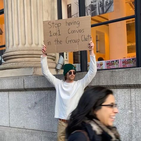 'Dude With A Sign' Has 5.7 Million Followers For Dropping Truth Bombs On Signs In Public (29 New Pics) Dude With Sign, Protest Signs, Peaceful Protest, Gaming Memes, Daily Memes, Animal Quotes, Edgy Memes, Funny Signs, Infj