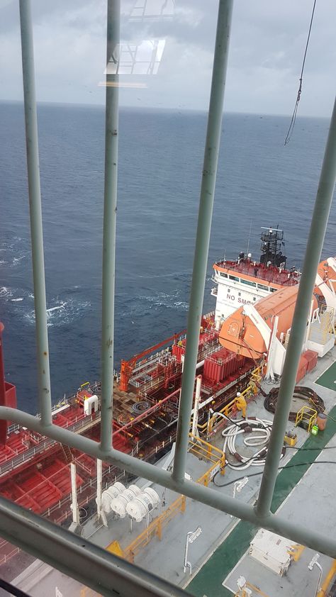 Bunkering 600 Tons of fuel Oil Rig Scammers Pictures, Underwater Welding, Gas Work, New Car Photo, Water Well Drilling Rigs, Oil Rig Jobs, Water Well Drilling, Grant Money, Delivery Pictures