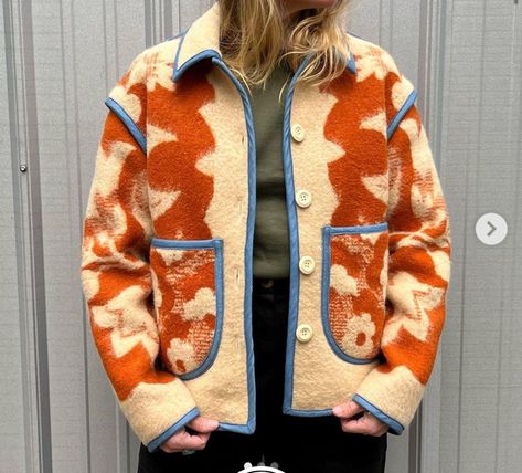 Jacket Out Of Blanket, Upcycled Wool Blanket Coat, Vintage Blanket Coat, Jacket From Blanket, Winter Sewing Ideas, Blanket Coat Diy, Upcycle Blanket, Blanket Coat Pattern, Upcycle Jacket