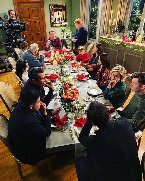 Delanie Ominayak (@delanieominayak) • Instagram photos and videos Modern Family Christmas, Modern Family Phil, Modern Family Episodes, Phil Dunphy, Cabin Modern, Christmas Episodes, Christmas Dining Table, Christmas Dining, Last Christmas