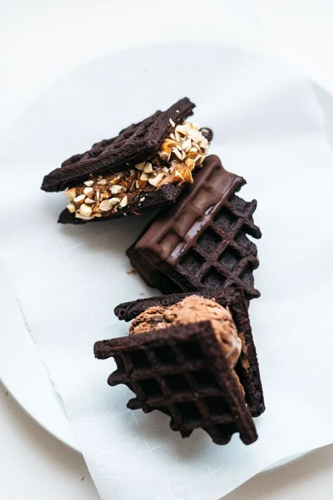 Dark Cocoa Waffle Ice Cream Sandwiches Waffle Ice Cream Sandwich, Waffle Ice Cream, Chocolate Waffles, Waffle Sandwich, Stroopwafel, Ice Cream Sandwiches, Läcker Mat, Waffle Recipes, Cooking Food