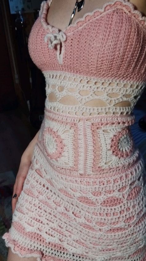 Tie Dye Yarn Crochet Projects, Crochet Cottagecore Top, Pink And White Crochet Ideas, Crochet Melanie Martinez, Crochet Dress Aesthetic, Melanie Martinez Fashion, Easy Crochet Projects Free Pattern, Melanie Martinez Crochet, Pink Crochet Ideas