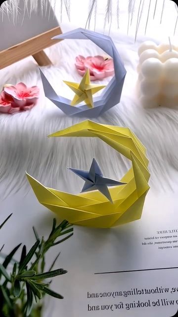 Diy Eid Decorations, Origami Tutorial Easy, You Are My Moon, Diy Crafts Bookmarks, Moon Crafts, Eid Crafts, Paper Craft Videos, Origami Patterns, Instruções Origami