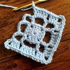 Motifs Granny Square, Beau Crochet, Confection Au Crochet, Crochet Motif Patterns, Crochet Blocks, Crochet Granny Square, Knitting Needle, Crochet Square Patterns, Granny Squares Pattern