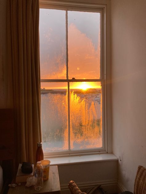 Foggy Fall Vibe, Foggy Window, Window Autumn, Foggy Aesthetic, Cottage Romance, Fog Aesthetic, Scene Reference, Foggy Fall, Sunset Window