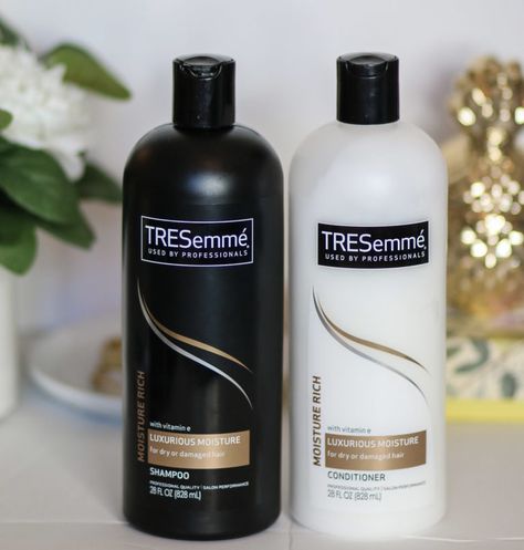 Tresemme Luxurious Moisture Shampoo and Conditioner - LOVE! My hair is shiny and healthy and my curls bounce! Mermaid Curls, Shampoo Tresemme, Natural Shampoo Diy, Ogx Shampoo, Herbal Essence Shampoo, Tresemme Shampoo, Curls Tutorial, Drugstore Shampoo, Best Dog Shampoo