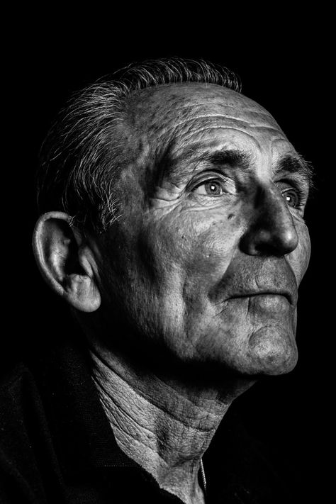 Old People Portraits, Old Man Reference, Old Man Photo, Dramatic Photography, Old Man Face, Old Man Portrait, Men's Portrait Photography, Human Photography, 얼굴 드로잉