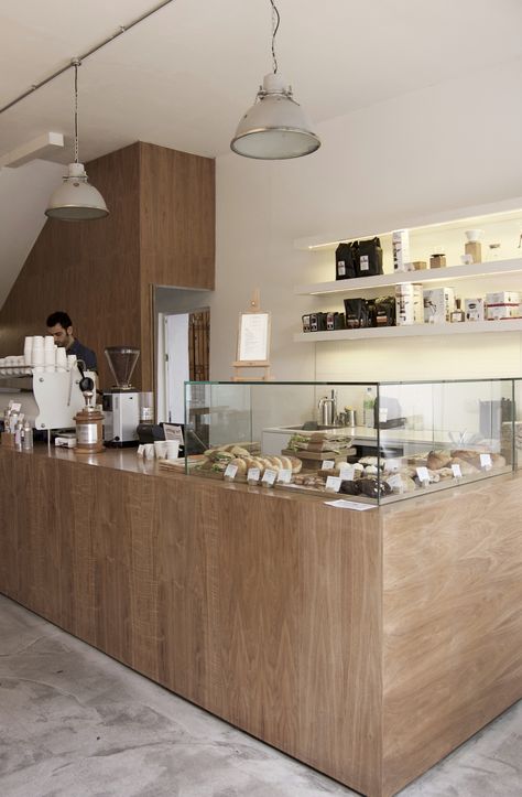 Small Coffee Shop Design Ideas Interiors, Cafe Communal Table, Minimalist Coffee Shop, Cafe In London, Coffee Shop Counter, Shop Counter Design, Healthy Cafe, Wood Cafe, Cafe Counter