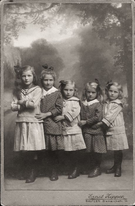 This is very interesting to me...look like sisters, two different cloths. Love it! Foto Kids, Vintage Children Photos, Portrait Vintage, Victorian Photos, Old Photography, Images Vintage, Old Photographs, Foto Vintage, Photo Vintage